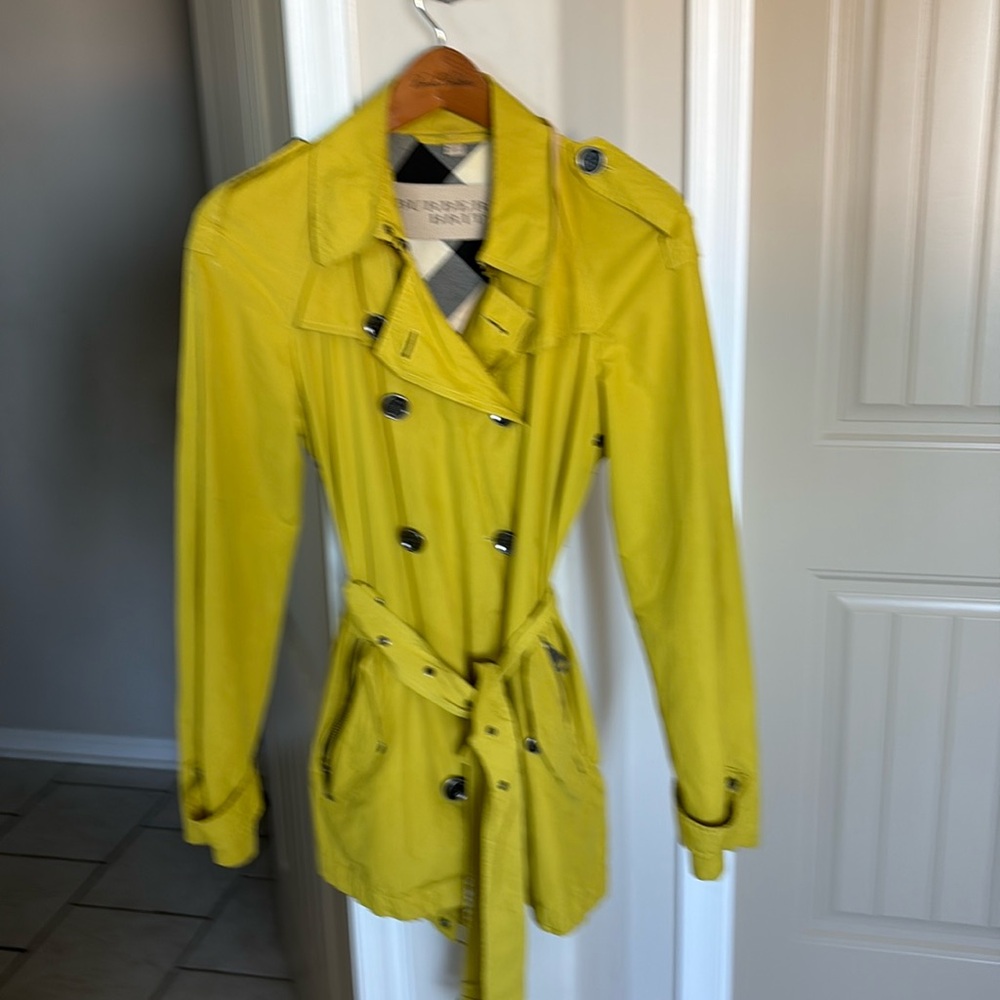 Burberry Brit rain jacket. Size S. Acid yellow color. Zippered pockets,